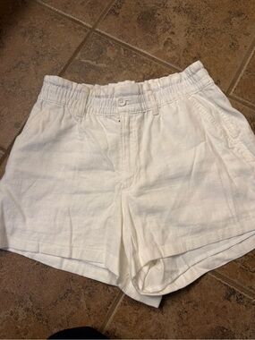 Hollister White High-Waist Elastic Linen-Blend Shorts